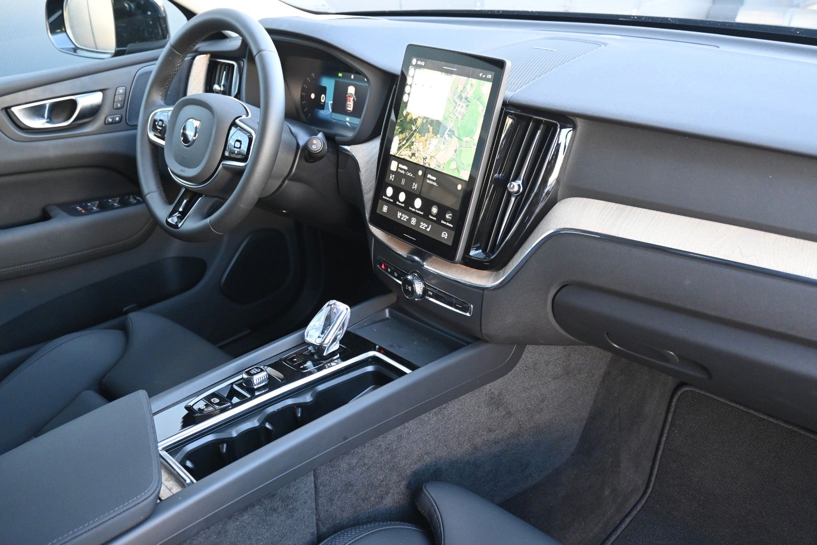 Fahrzeugabbildung Volvo XC60 T6 Plug-in Hybrid AWD Plus Bright*360°*ACC