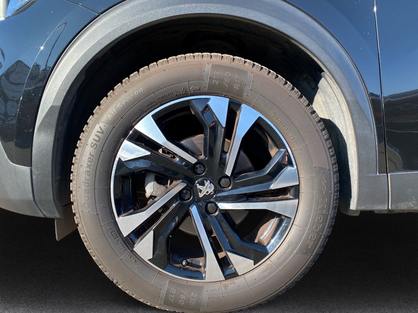 Fahrzeugabbildung Peugeot 2008 Allure 1.2 PureTech 130 EU6d