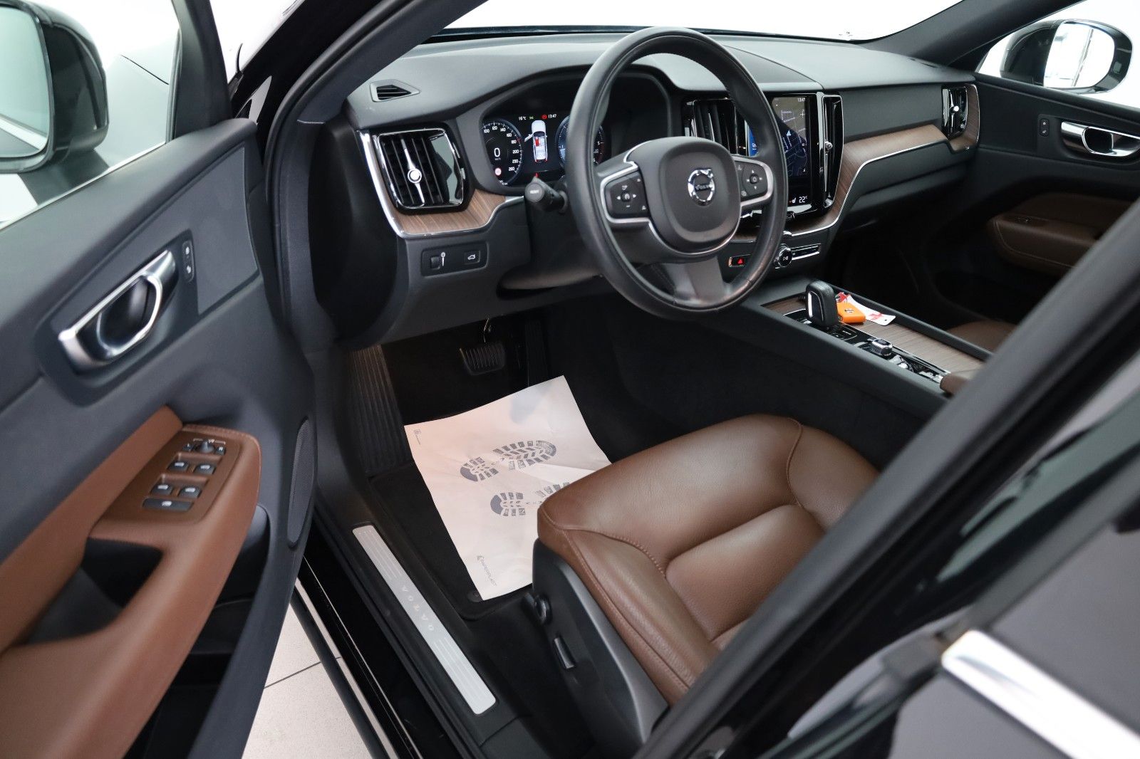 Fahrzeugabbildung Volvo XC 60 Momentum Pro Geartr.Leder,Navi,SH, Kamera