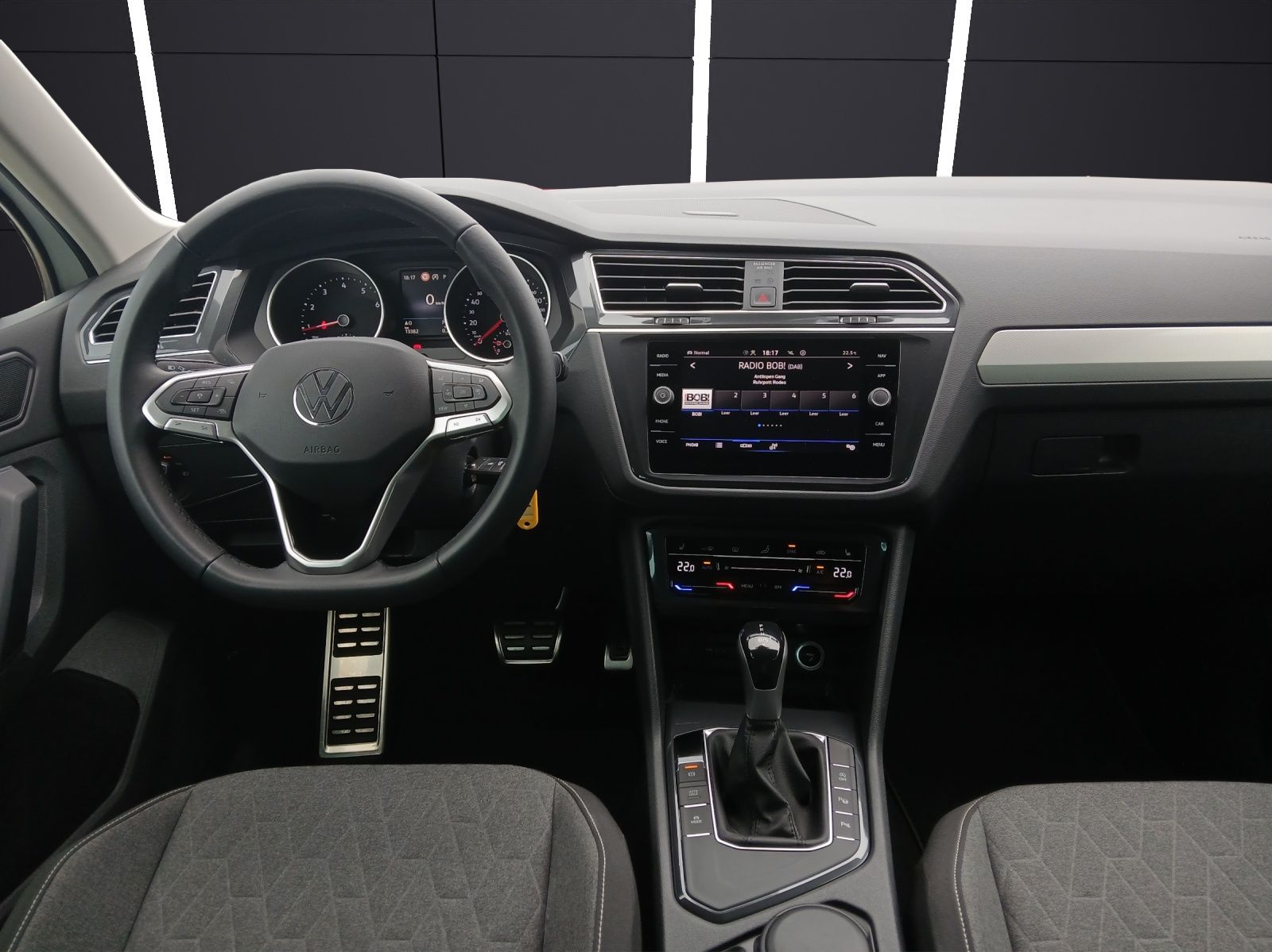Fahrzeugabbildung Volkswagen Tiguan TSI Move DSG LED Navi ACC RFK SH LM