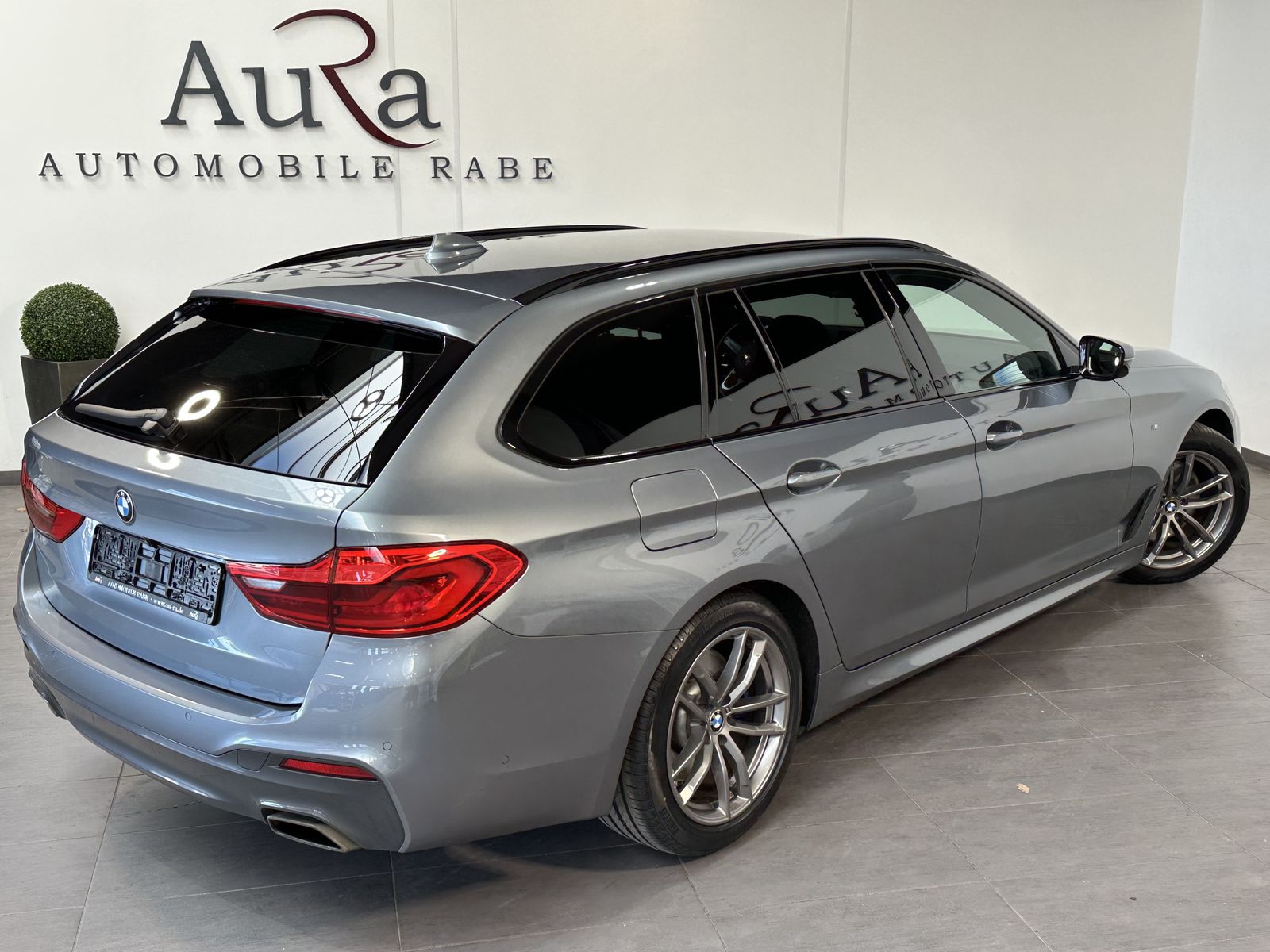 Fahrzeugabbildung BMW 530d Touring M-Sport NAV+LED+SHZ+HUD+AHK+LC+2HD