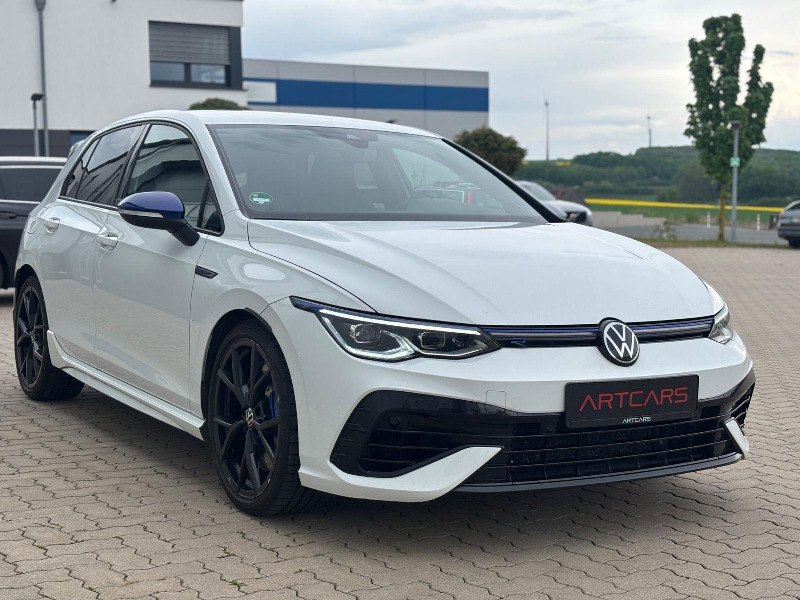 Volkswagen Golf VIII R Performance 20 Years AKRAPOVIC