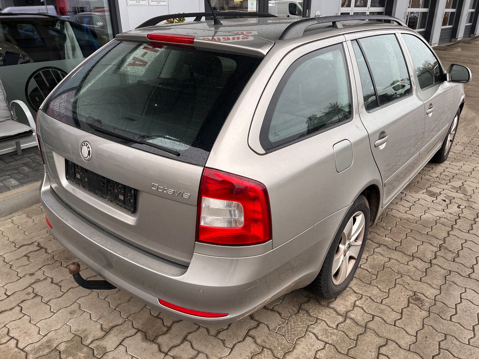 Fahrzeugabbildung SKODA Octavia Combi Elegance