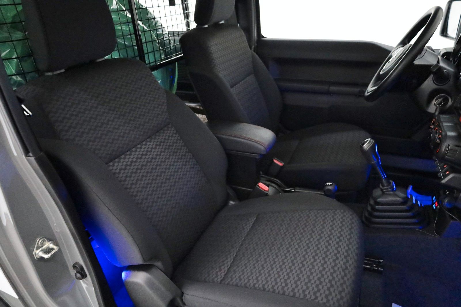 Fahrzeugabbildung Suzuki Jimny Comfort AllGrip NFZ,Temp,SH,8 fach bereift