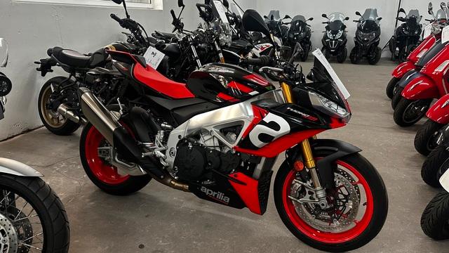 Aprilia TUONO V4 1100 RF E5 FACTORY SERVICE NEU!