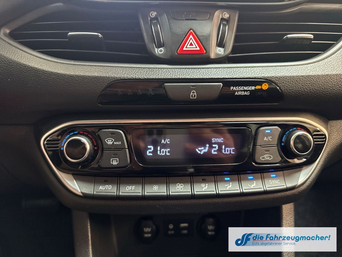 Fahrzeugabbildung Hyundai i30 YES! Navi Apple CarPlay Android Auto Mehrzon