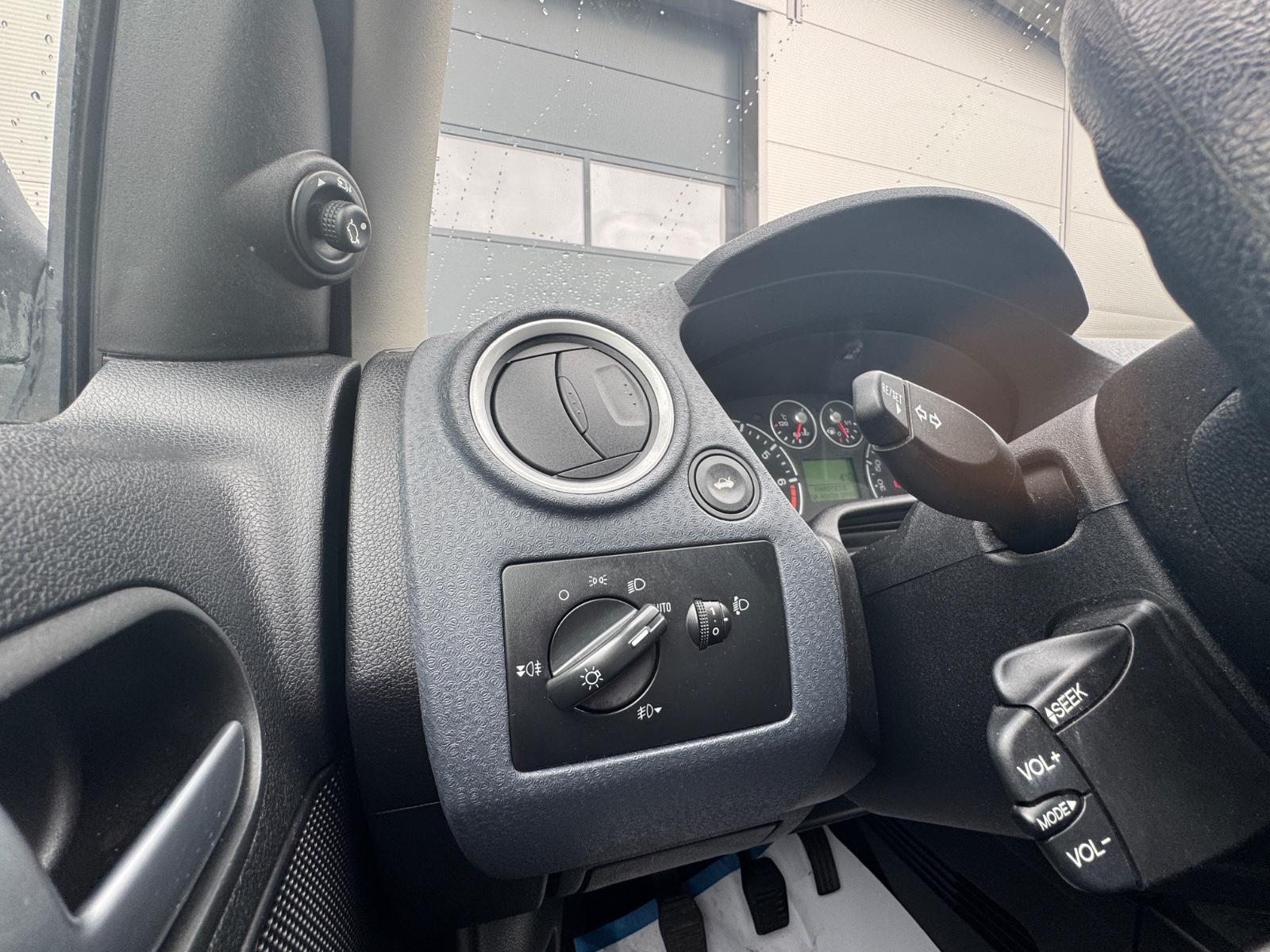 Ford Fusion 2010 — photo 18