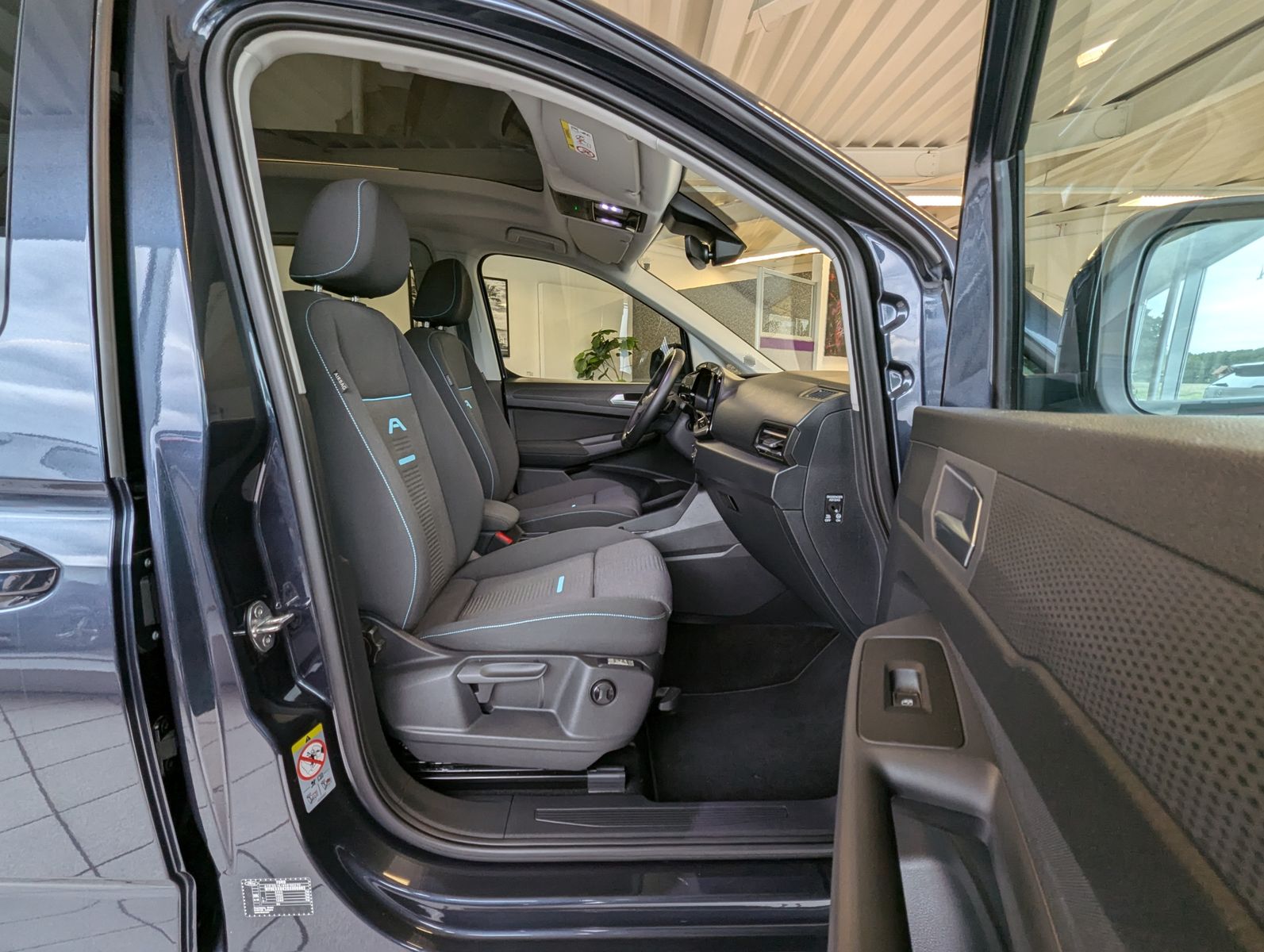 FORD Tourneo Connect L2 Active 7-Sitz Bi-LED Pano AHK - Image 15