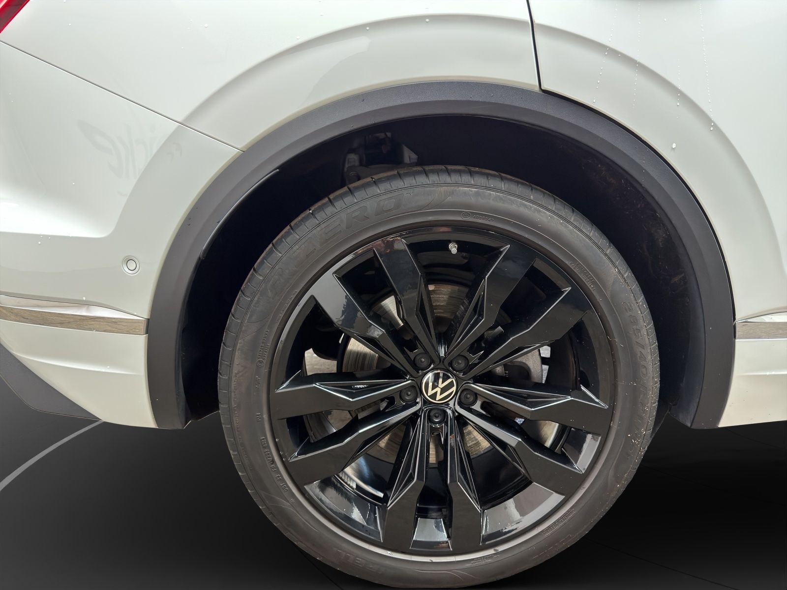 Volkswagen Touareg 3.0 eHybrid AHK Pano Matrix LM 21 360° foto 15