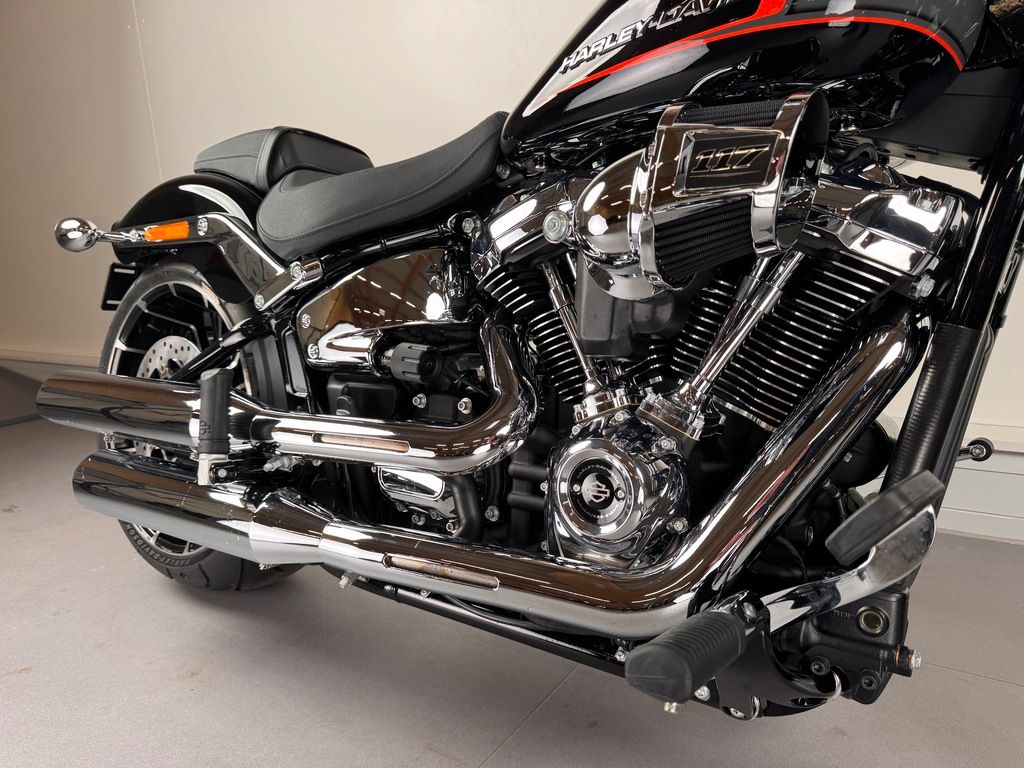 Fahrzeugabbildung Harley-Davidson BREAKOUT FXBR *NEUWERTIG *WENIG KILOMETER