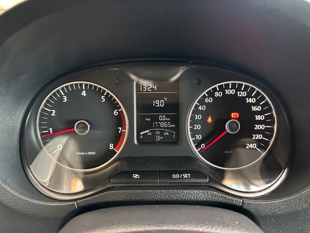 MYAUTOCENTER – Gebraucht- und Jahreswagen mit Werkstattservice in Pfaffenhofen Volkswagen Polo V *1.HAND*TÜV: 227*SitzHZ*Klima*PDC*Tempo