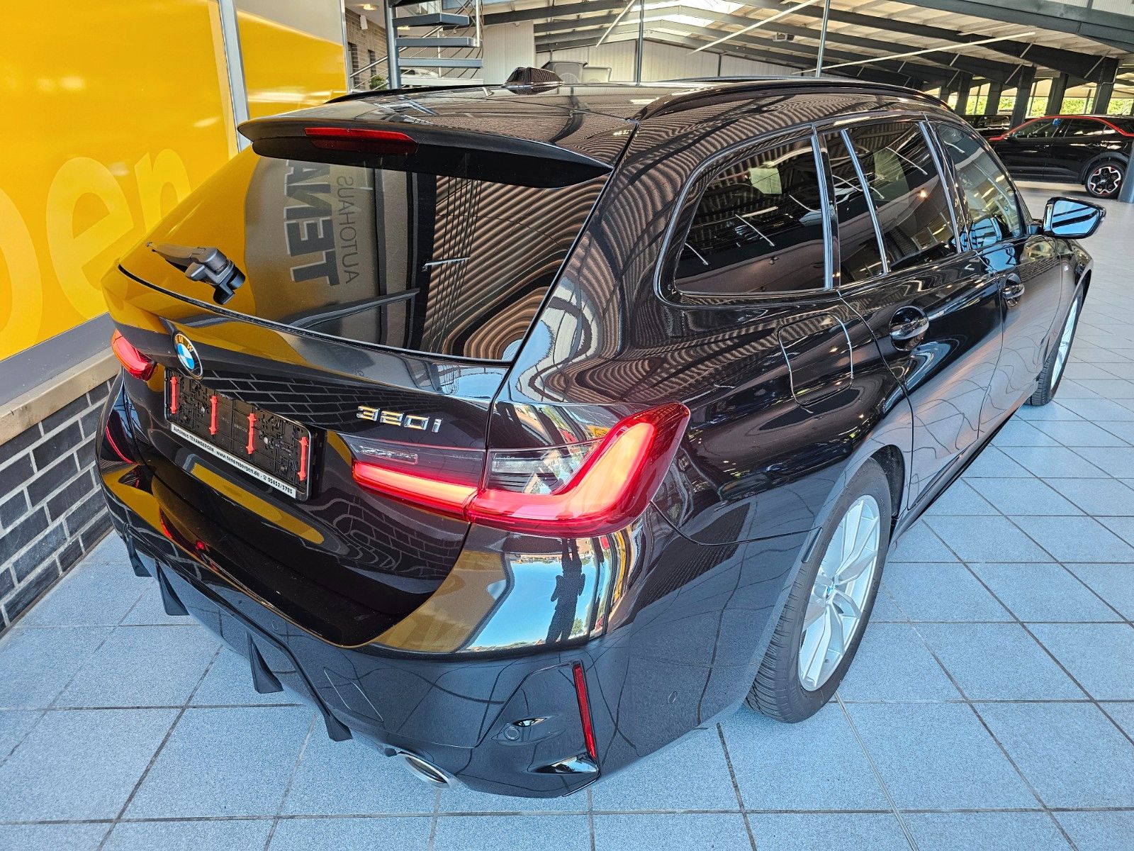BMW 320 i Touring M Sport HuD Panorama LED ACC AHK imagem 2