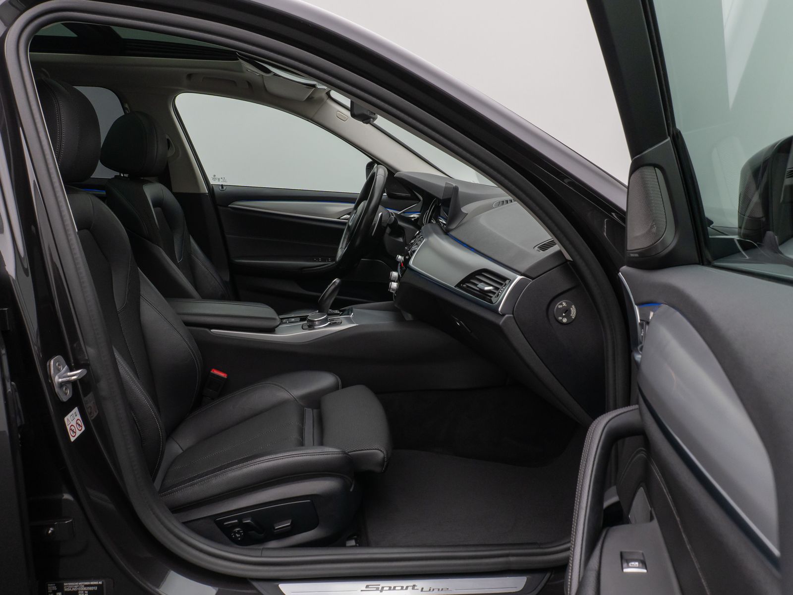 Fahrzeugabbildung BMW 530d xD SportLine Kamera Panorama HUD H/K Stndhz