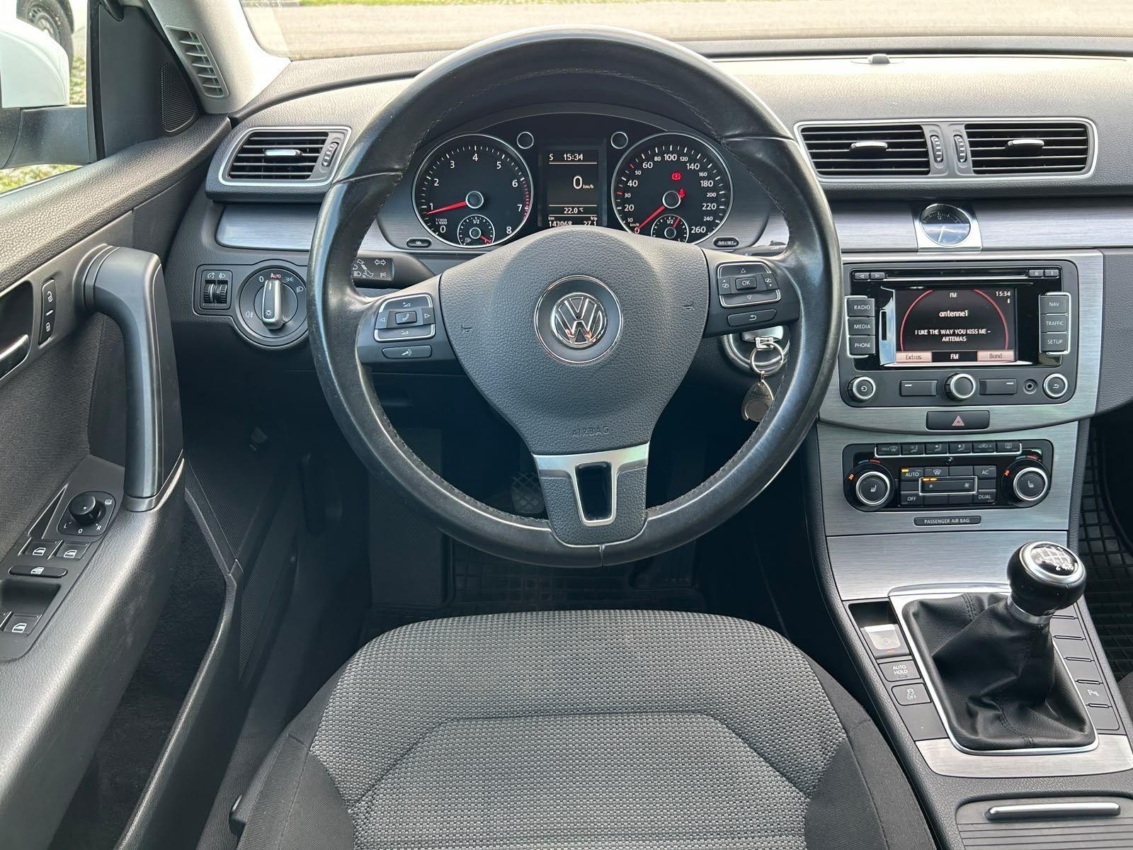 Volkswagen Passat 2011 — photo 7