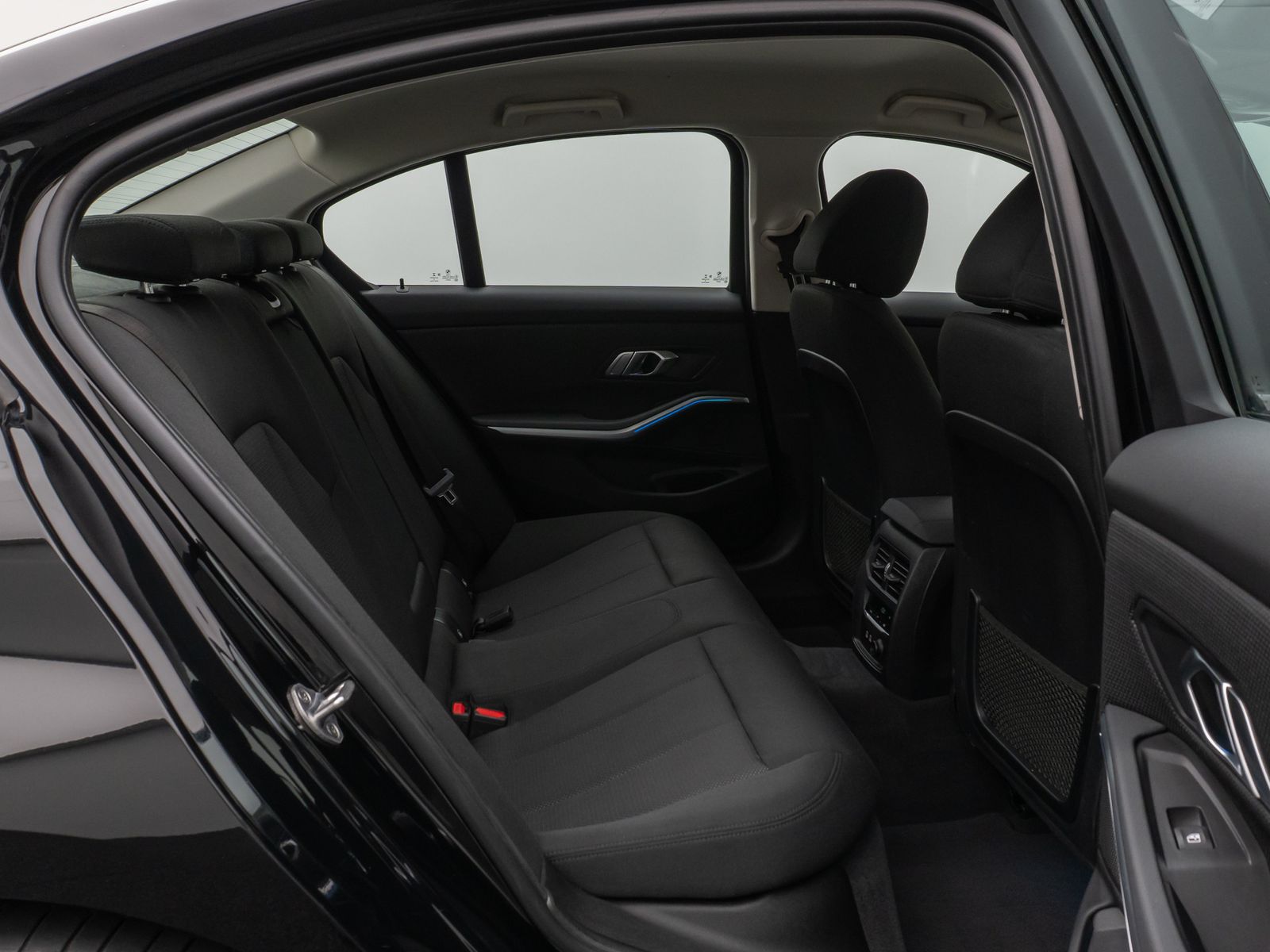 Fahrzeugabbildung BMW 330e ACC Alarm DAB CockpitPr HiFi PDC WLAN Sport