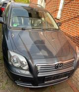 Toyota Avensis - Toyota Avensis aus 2005 mit Diesel-Antrieb