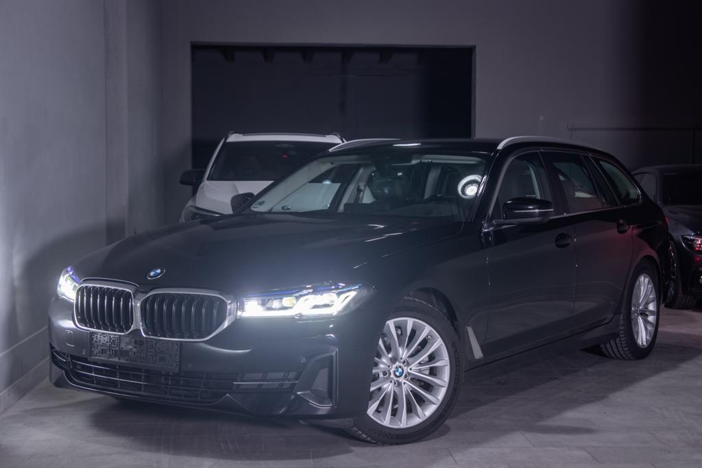 BMW 520d Touring xDrive HUDLaserAHKKamera 2022