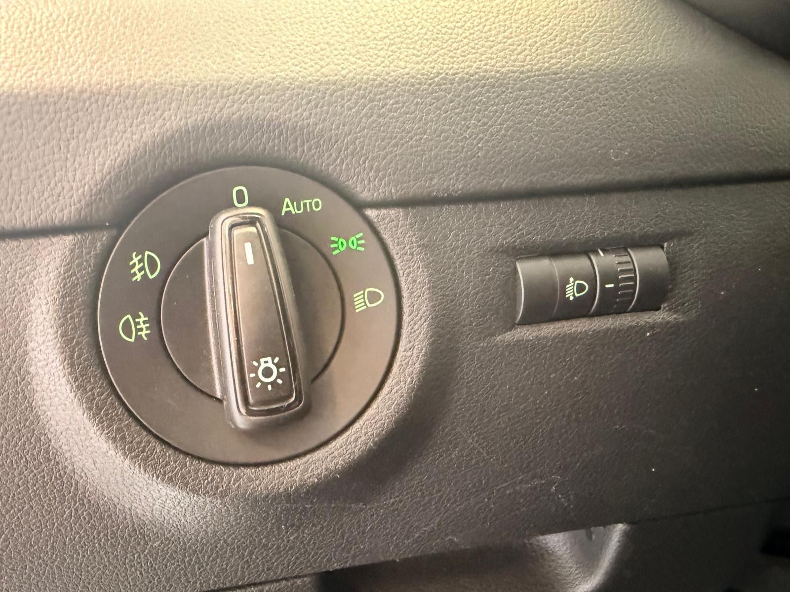 Fahrzeugabbildung SKODA Octavia Combi Ambition/ 1.HAND / NAVI/KLIMA/