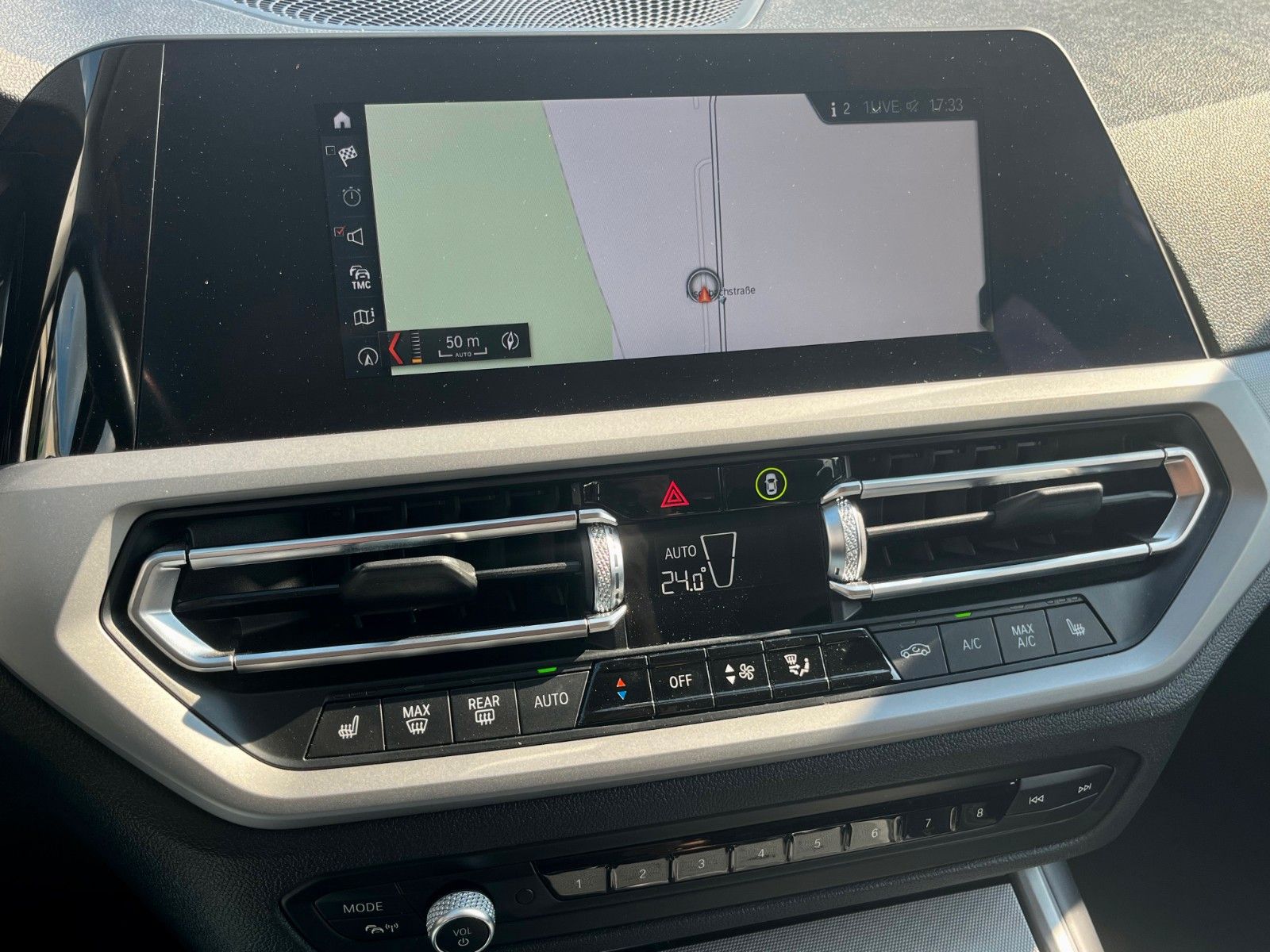 Fahrzeugabbildung BMW 318d Tour Navi Leder Kamera HUD Alarm SPORTSITZE