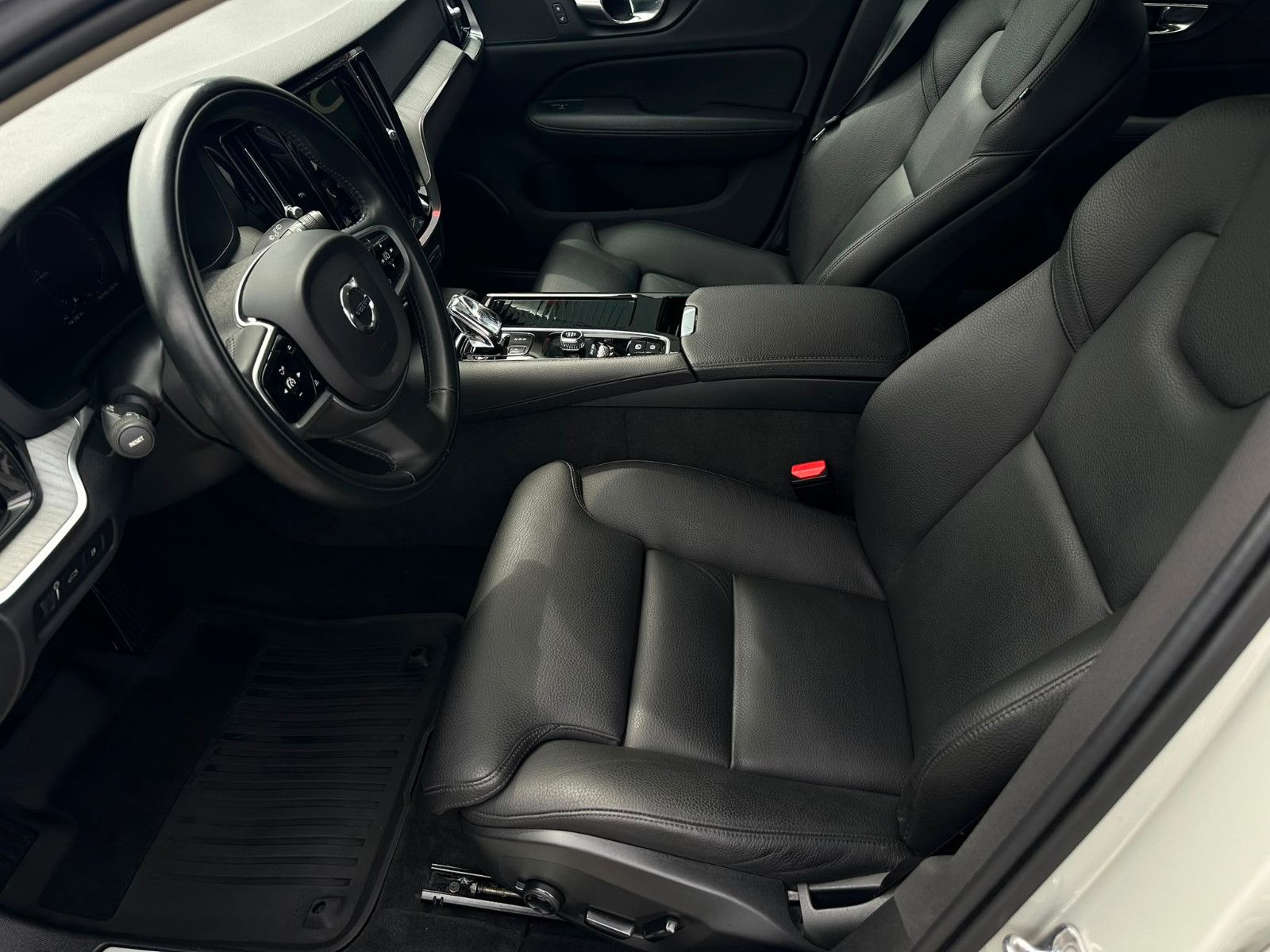 Volvo V60 Kombi Inscription  Plug-In Hybrid AWD LED imagem 2