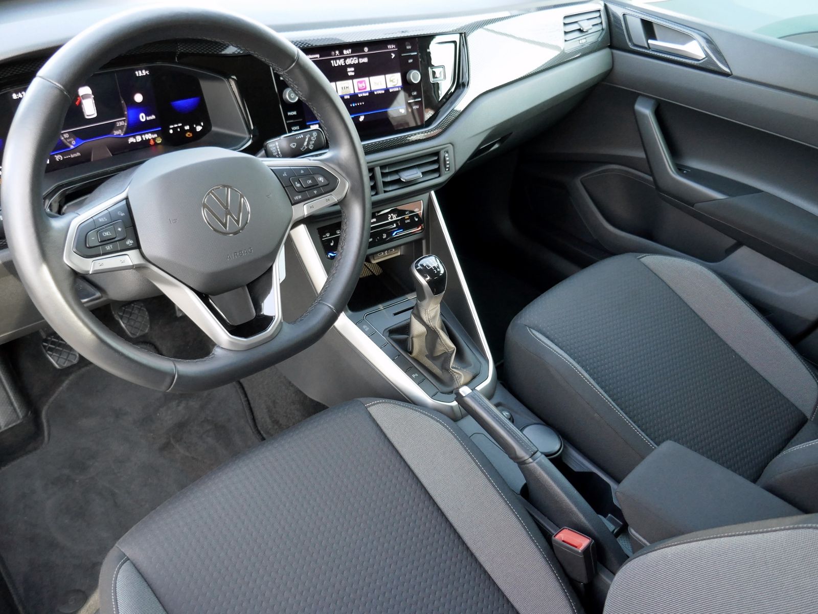 Fahrzeugabbildung Volkswagen Polo Life 1.0 MPI | LED RFK GRA Navi