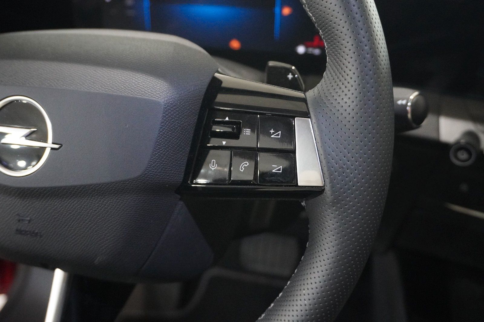 Fahrzeugabbildung Opel Astra L Lim. 1.6 HYBRID ELEGANCE NAVI/LED/KAMERA