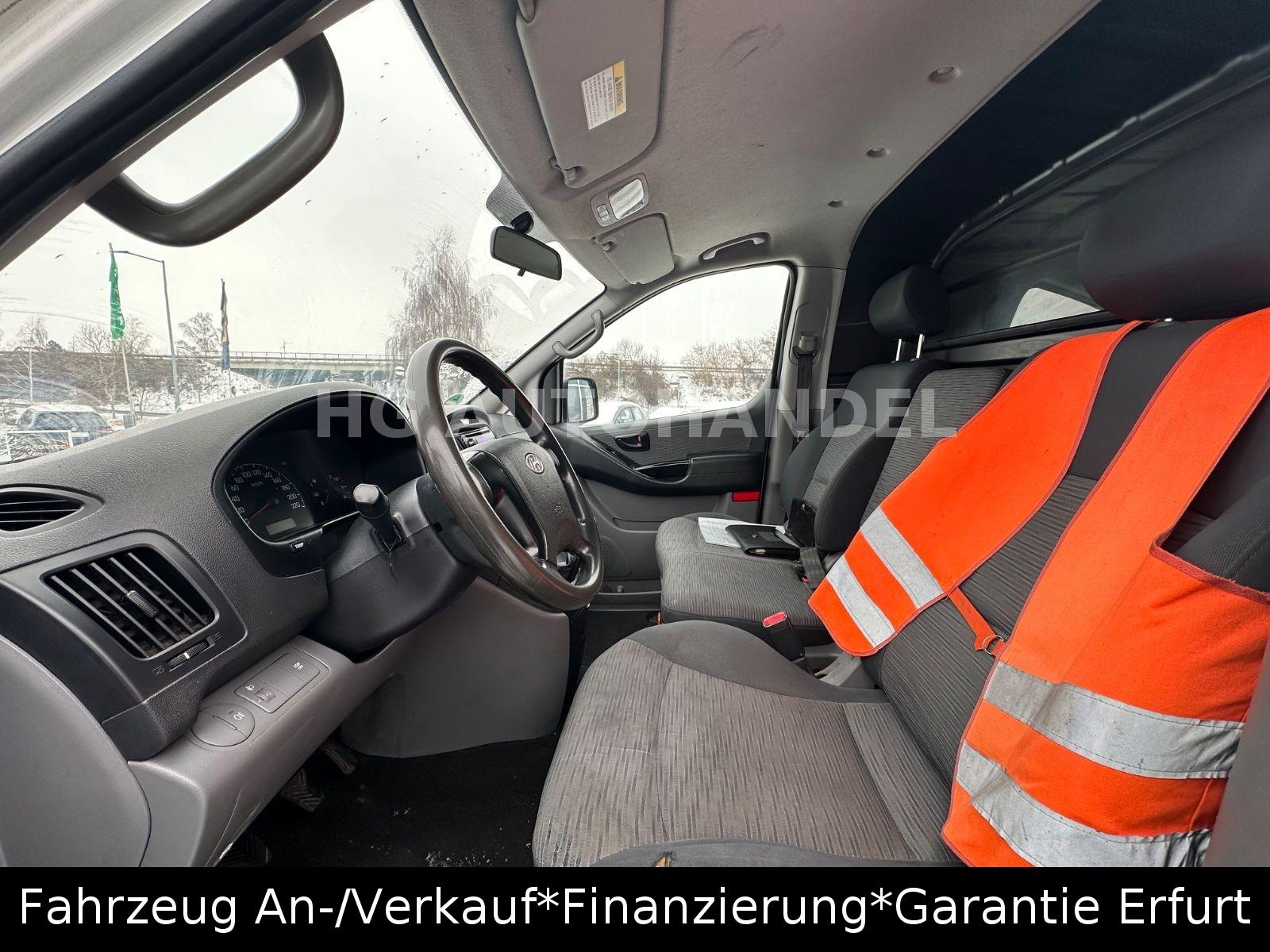 Hyundai H-1 Kasten 8-fach bereift