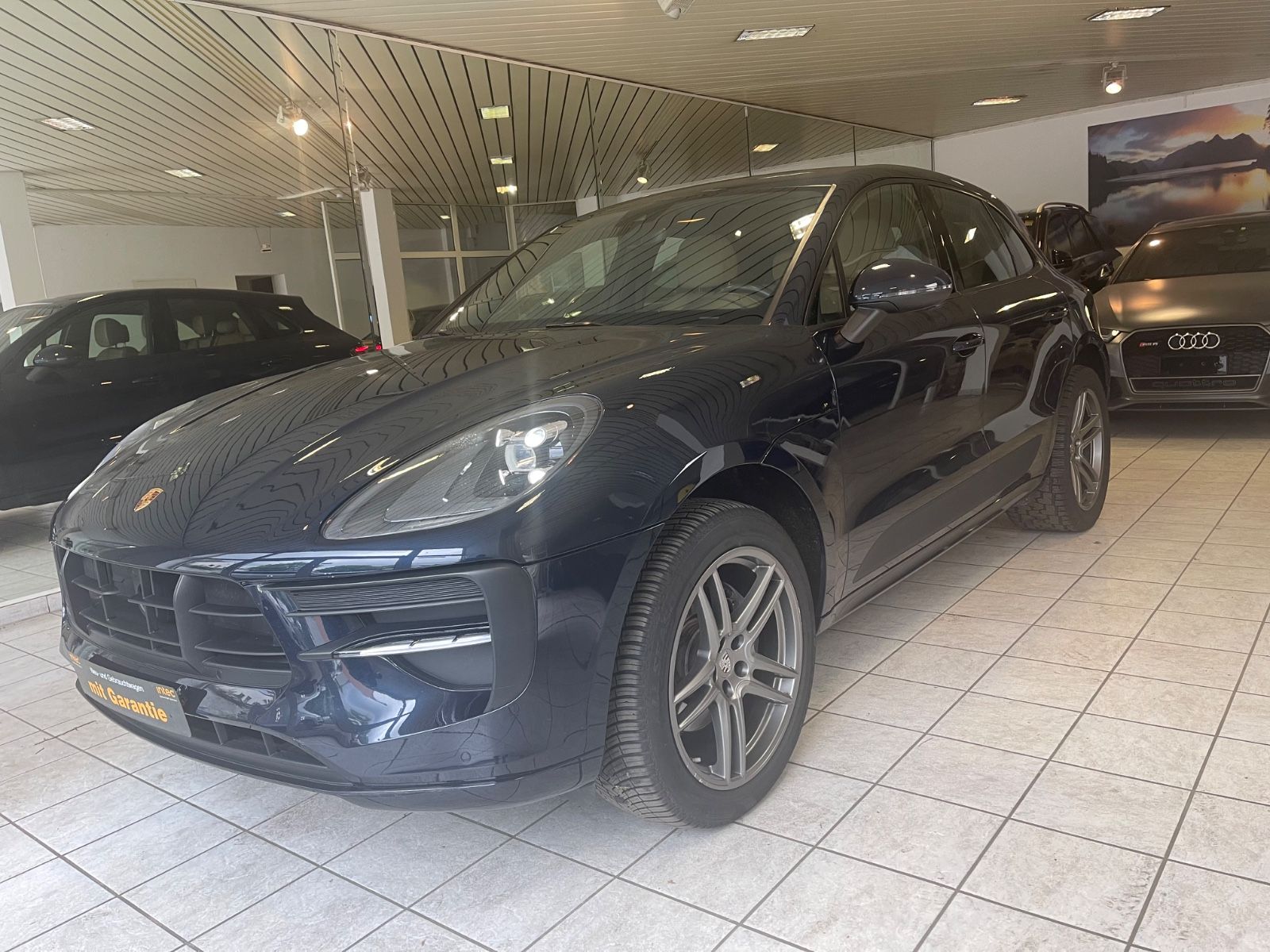 PORSCHE Macan