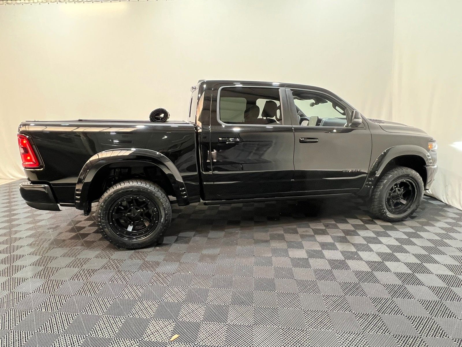 Fahrzeugabbildung Dodge RAM 1500 Laramie Night Premium RTR Umbau