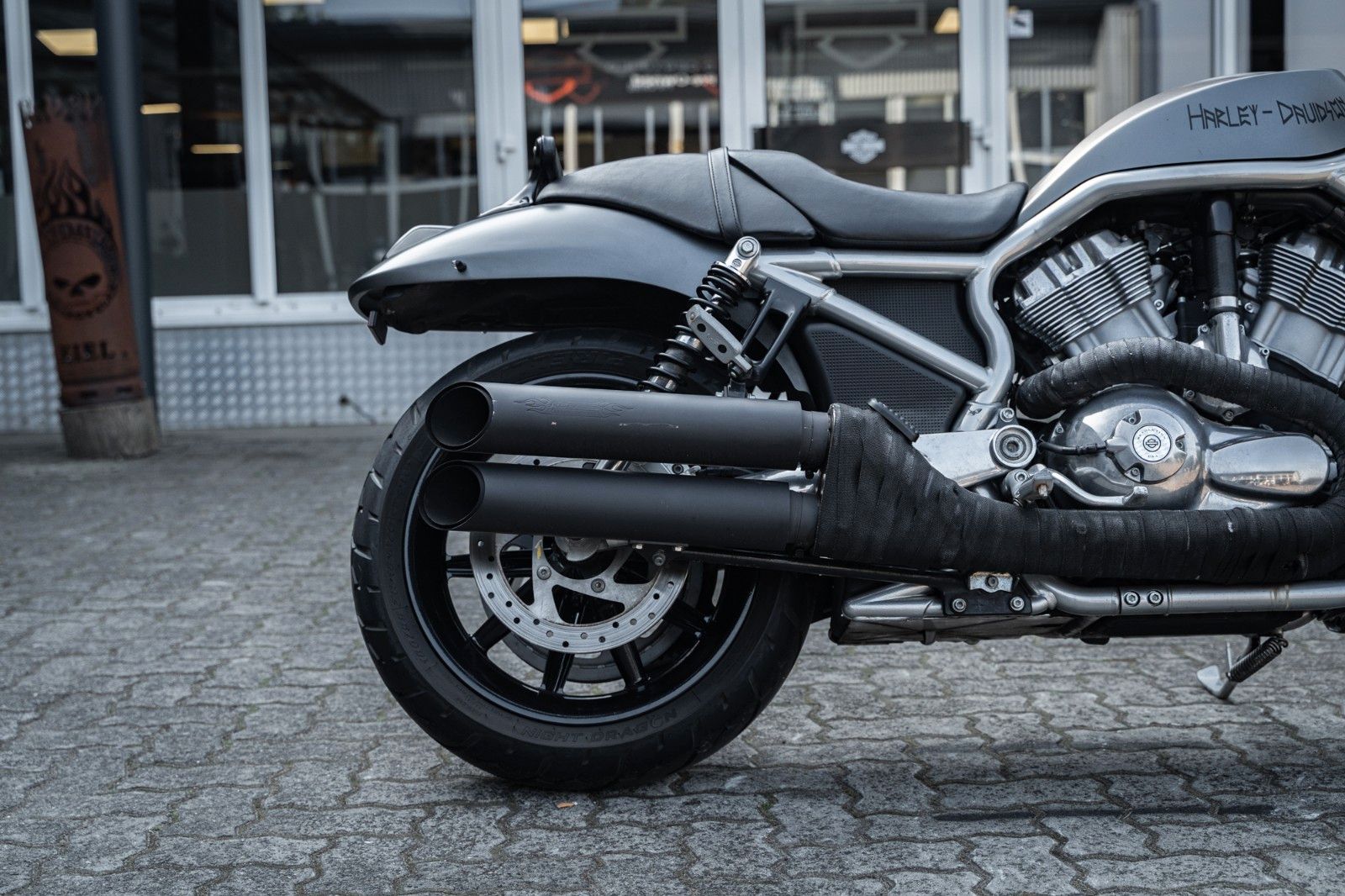 Fahrzeugabbildung Harley-Davidson VRSCR STREET ROD - REMUS ENDSCHALLDÄMPFER -