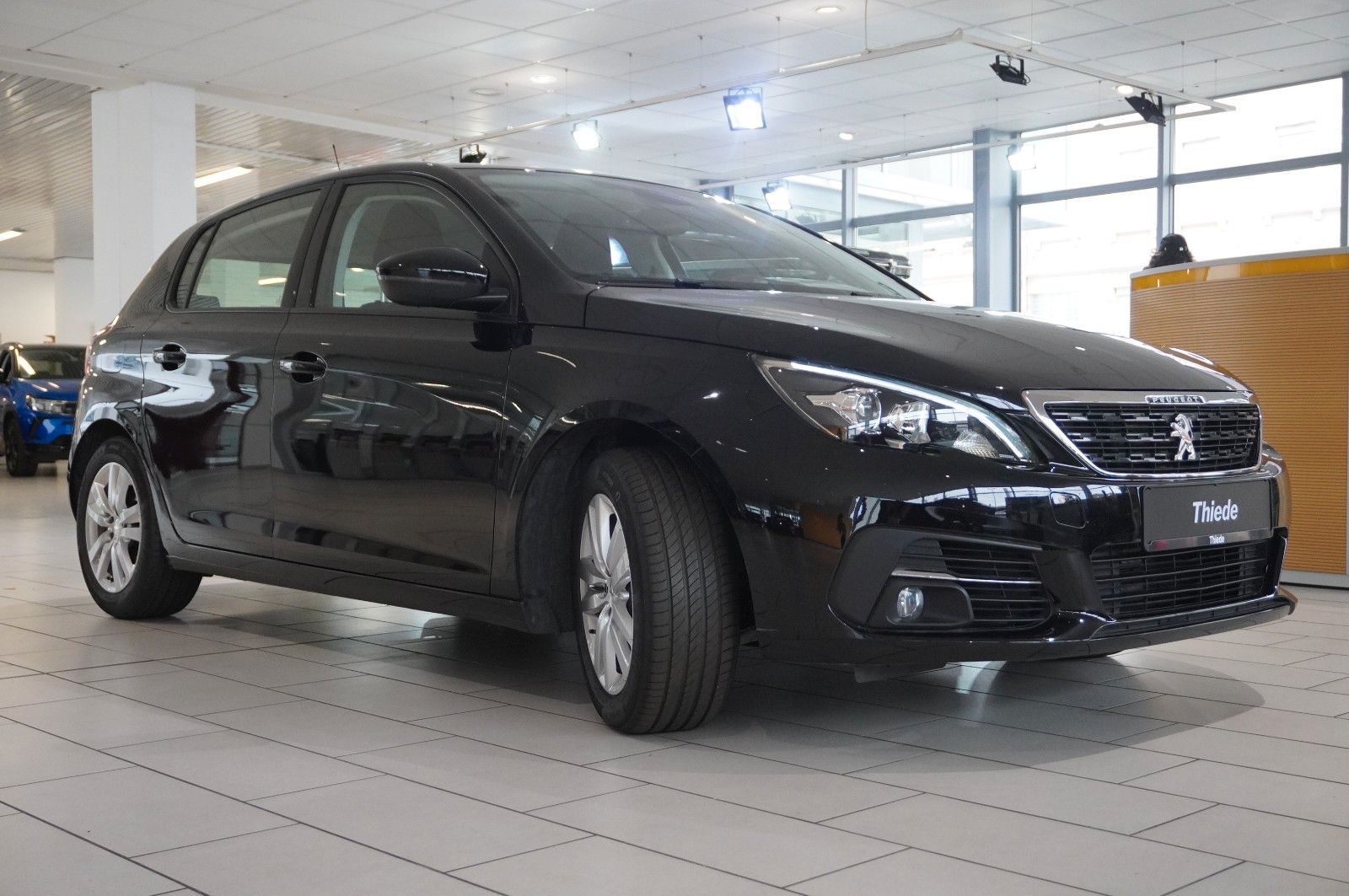 Fahrzeugabbildung Peugeot 308 LIM. 1.2T ACTIVE PACK NAVI/LED/TEMP./DAB+
