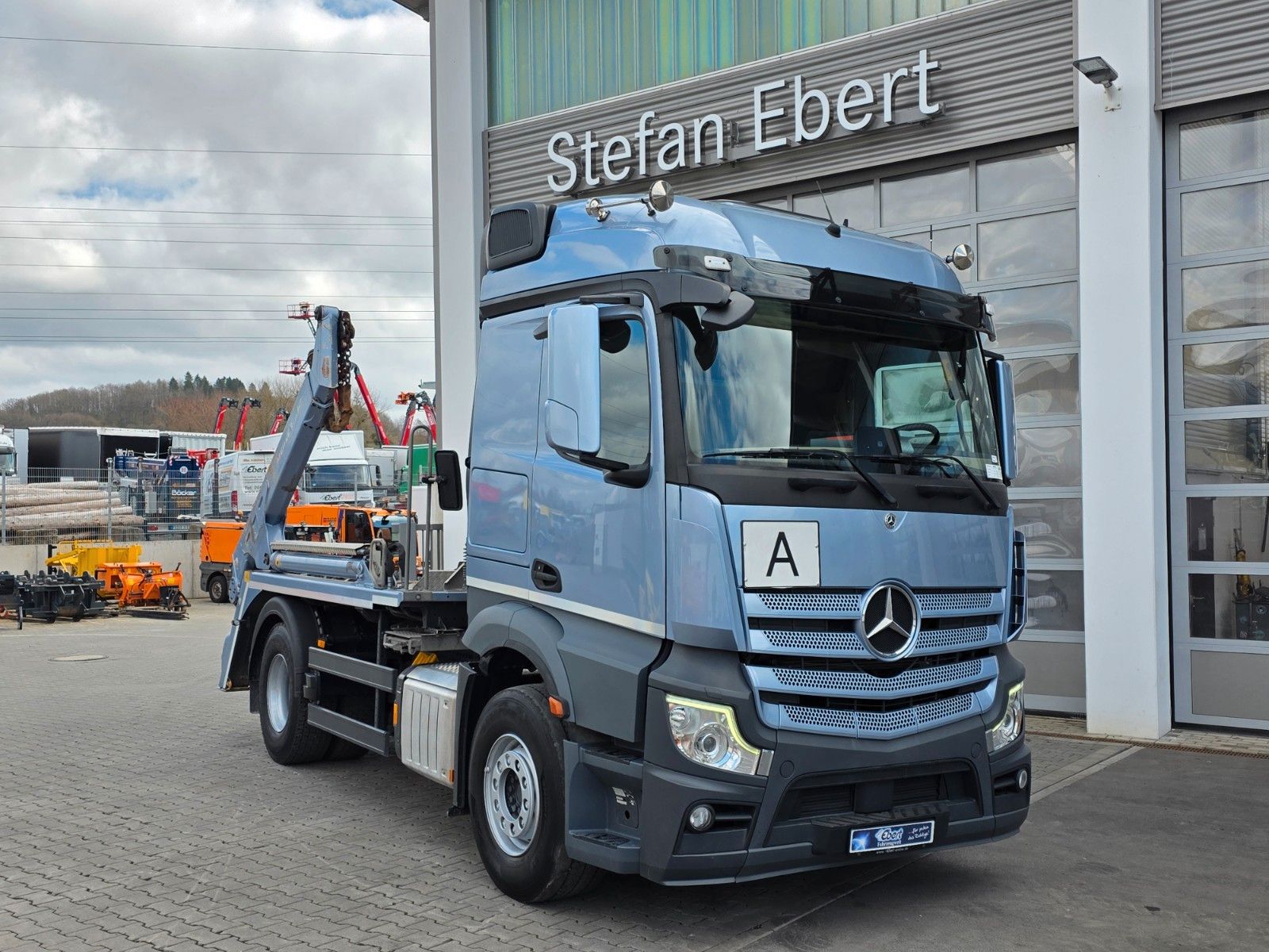 Fahrzeugabbildung Mercedes-Benz Actros 1848 L 4x2 Meiller AK 12. T Funk AHK