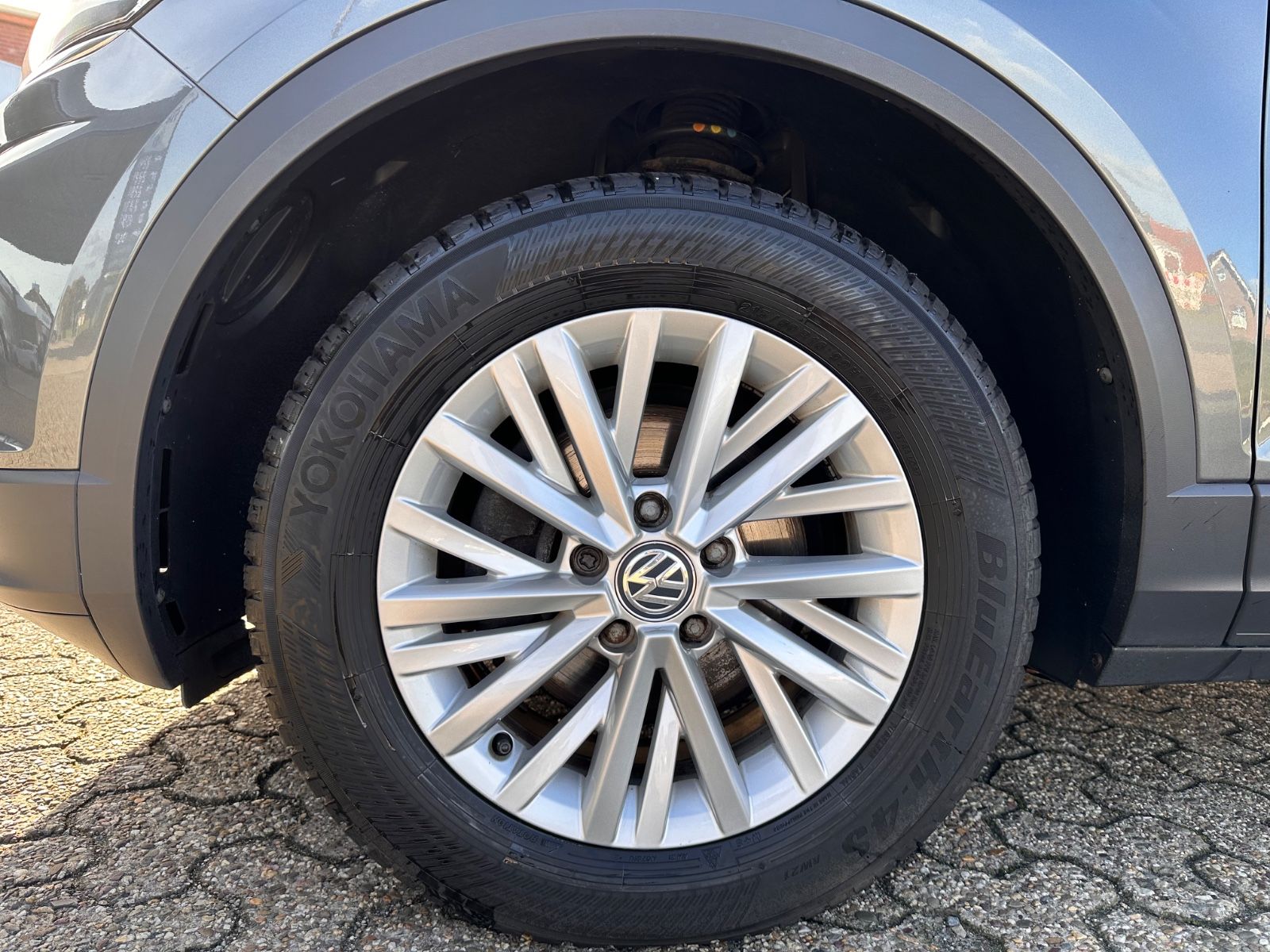 Fahrzeugabbildung Volkswagen T-Roc 1.0 TSI AHK/Navi/APP/PDC/GJR/LM 16"