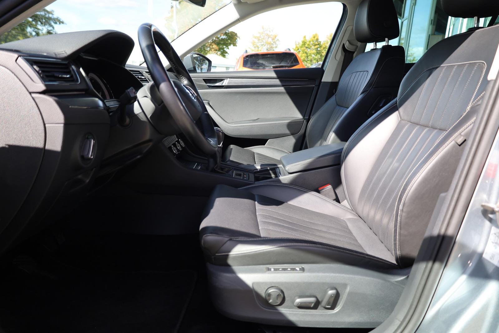 Skoda Superb Combi 2.0 TDI LED AHK Leder Navi Memory