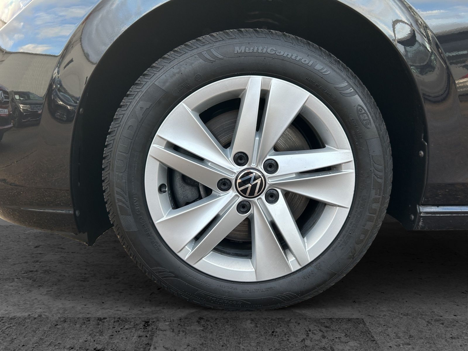 Fahrzeugabbildung Volkswagen Golf VIII Variant Life TDI DSG LED ACC AHK SHZ P