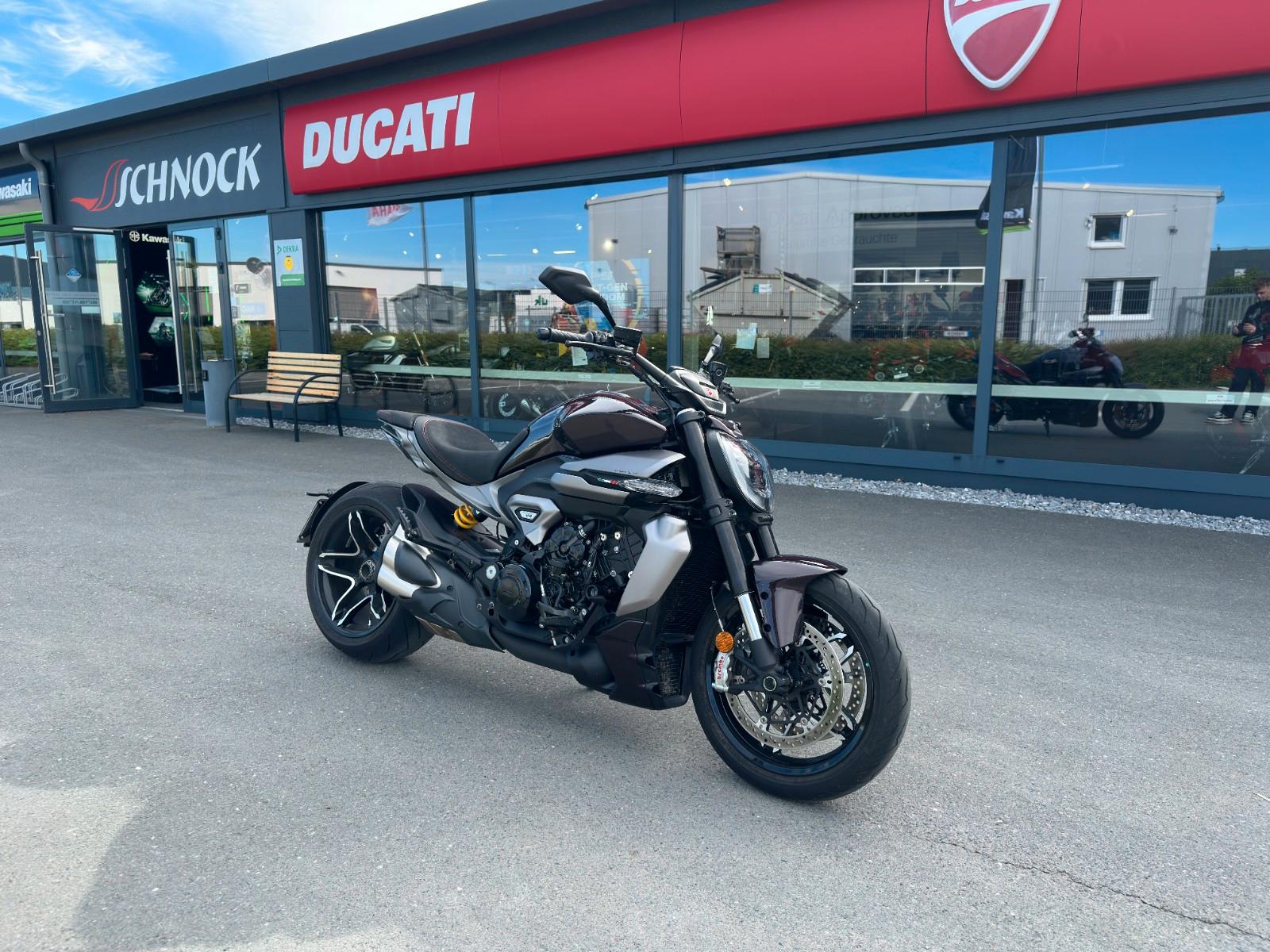 Ducati X Diavel V4