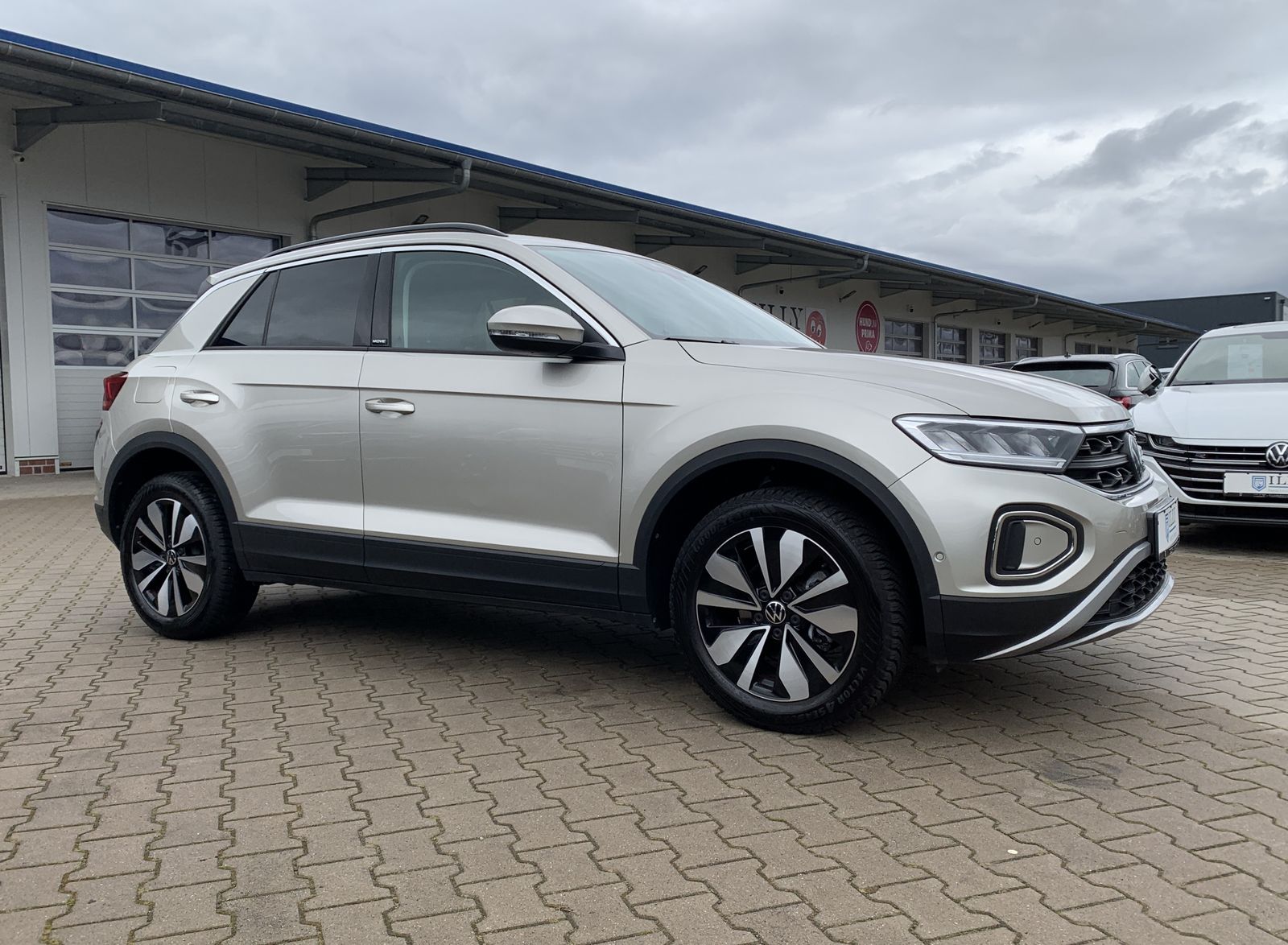 Fahrzeugabbildung Volkswagen T-Roc 1.5 TSI*Move*LED*ACC*AHK*STHZ*Cam*