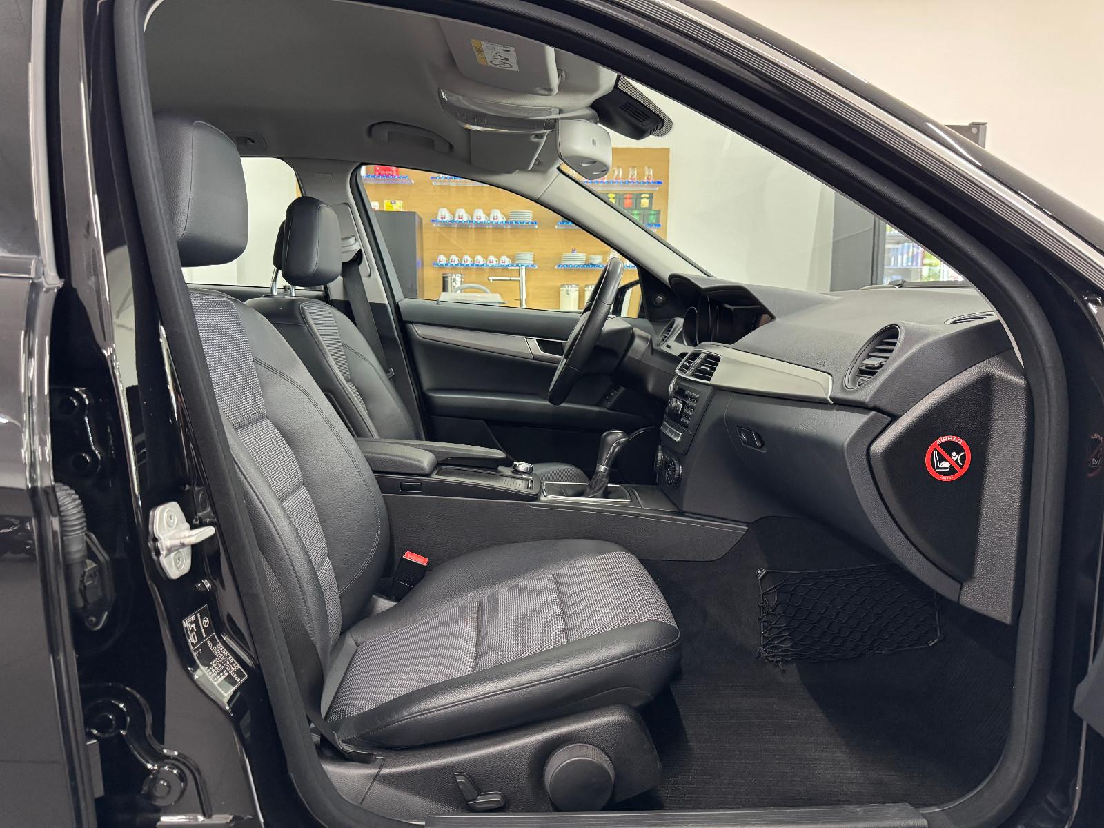 Mercedes-Benz C 180 T-Modell Avantg. NAVI/U-FREI/MB SERVICE!