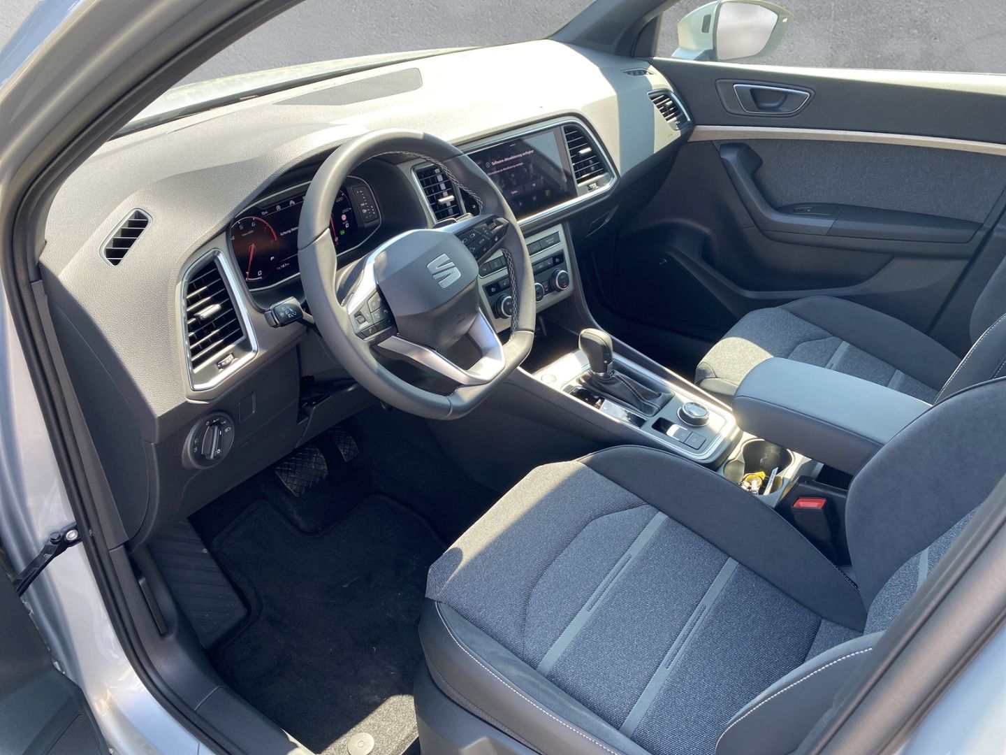 Fahrzeugabbildung SEAT Ateca Xperience 1.5 TSI ACT*NAVI*BEATS*CAM*AHK*