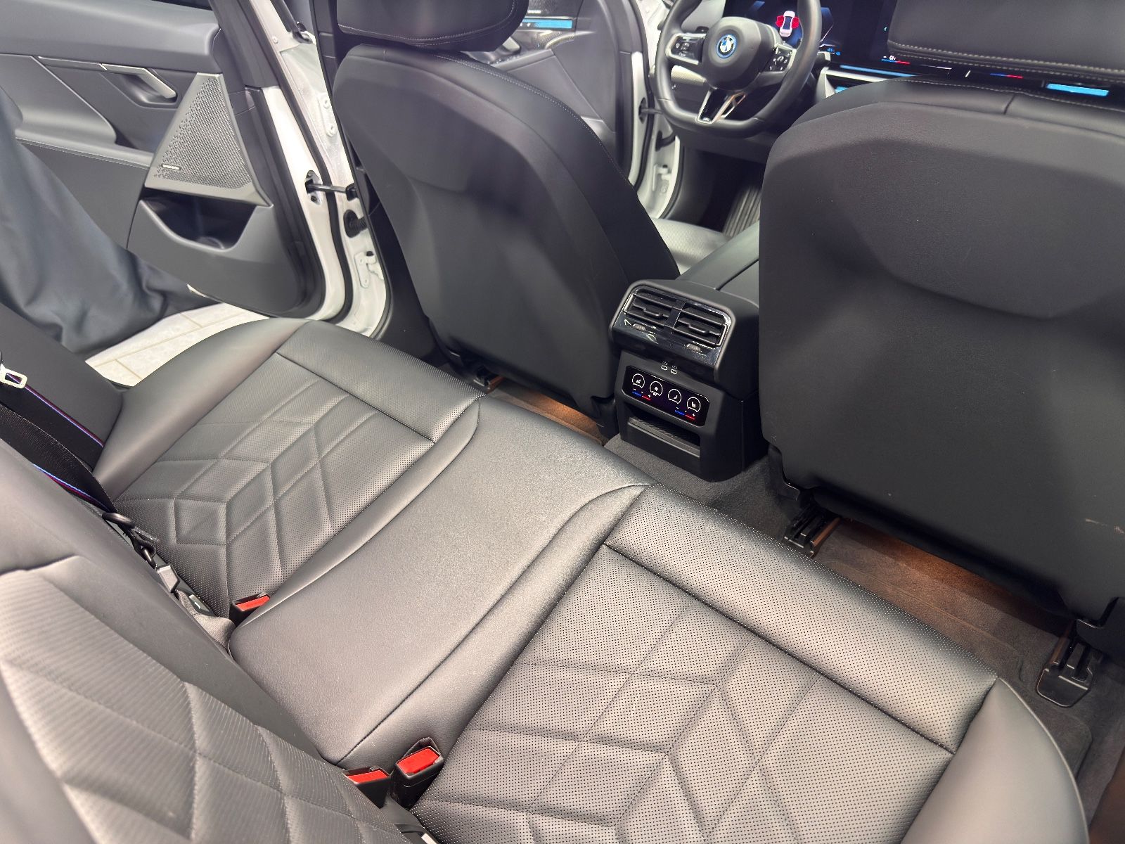 Fahrzeugabbildung BMW 550e Lim. xDrive M SPORT|CARBON|PANO|21 ZOLL|