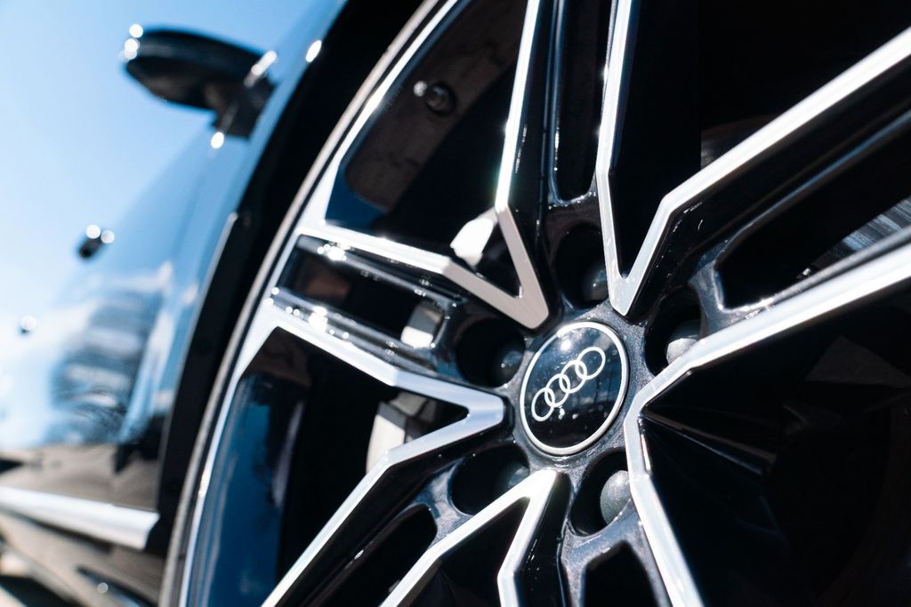 AUDI A8 50TDI LANG/ STANDHZG./ 21"/ S-LINE/ FOND TV AUDI A8 50TDI LANG/ STANDHZG./ 21"/ S-LINE/ FOND TV