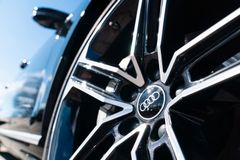 AUDI A8 50TDI LANG/ STANDHZG./ 21"/ S-LINE/ FOND TV AUDI A8 50TDI LANG/ STANDHZG./ 21"/ S-LINE/ FOND TV