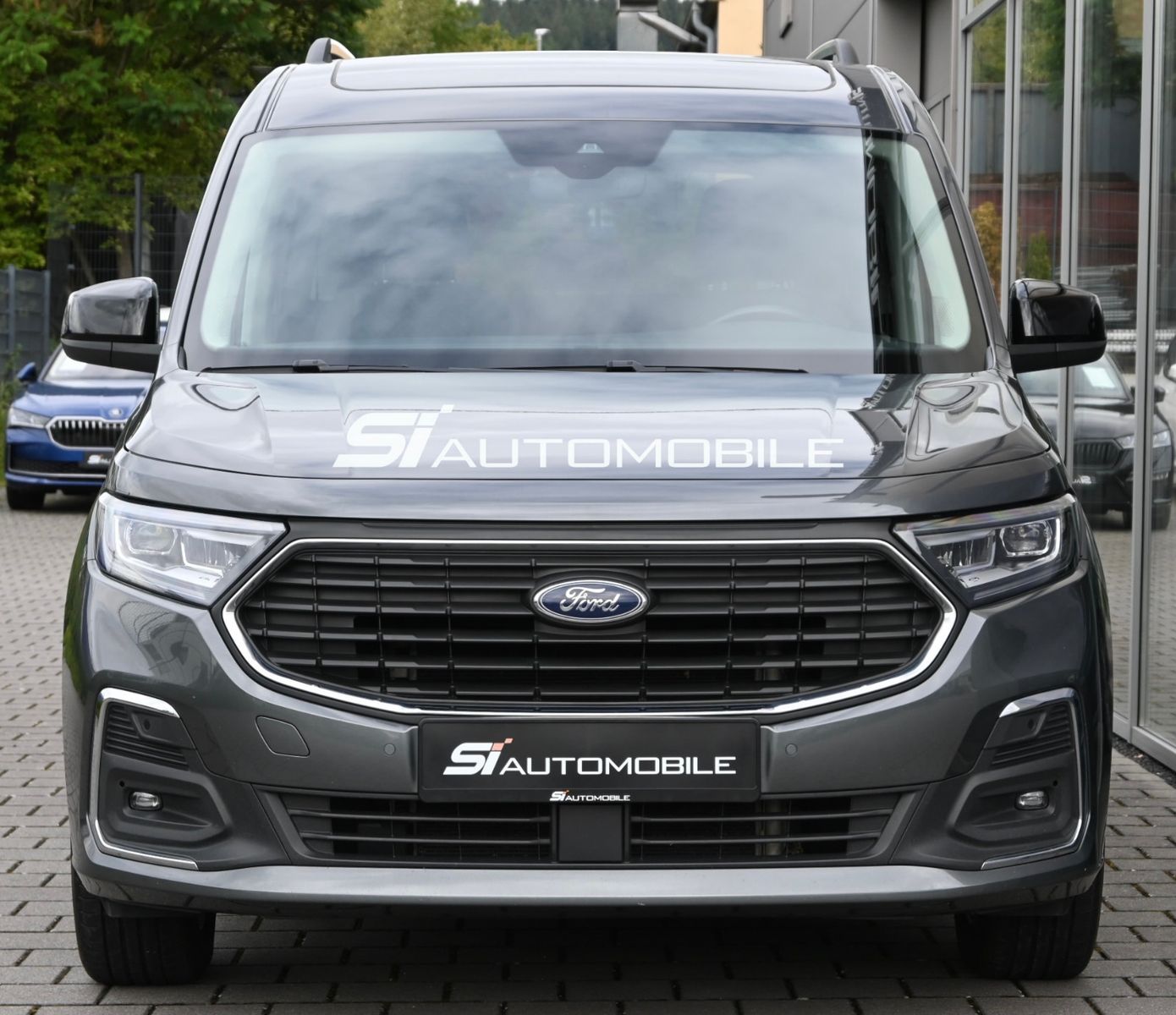 Fahrzeugabbildung Ford Grand Tourneo 2.0 d Titanium Aut °PANO°KAM°8FACH