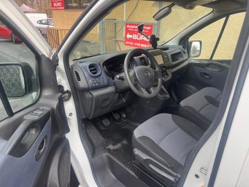 Opel Vivaro - 10