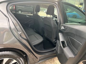 Bild 6 Ford Focus Titanium 1.0 Navi LED Kurvenlicht Apple Ca