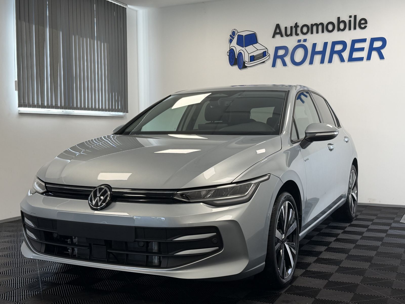 Volkswagen Golf - 1