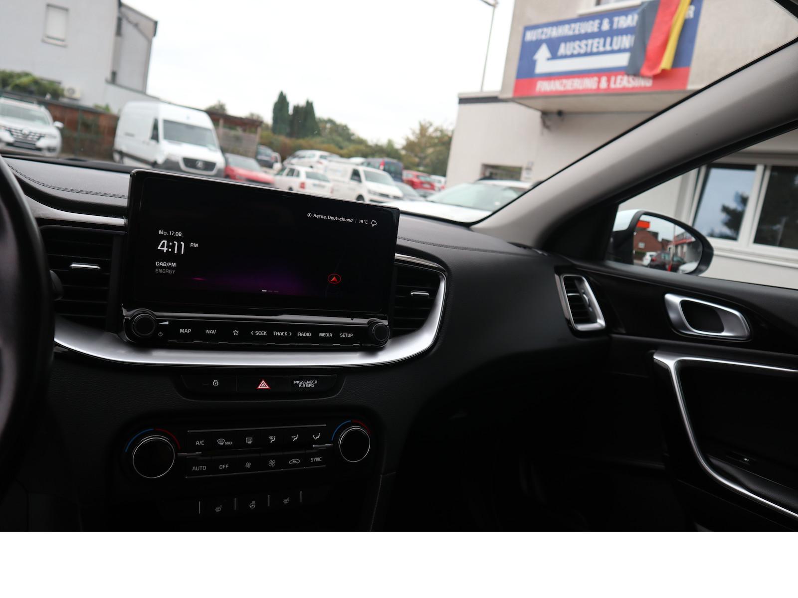 Kia Ceed cee ́d Sportswagon Ultimate 1.5 DCT CAM SHZ NAVI, миниатюра 15