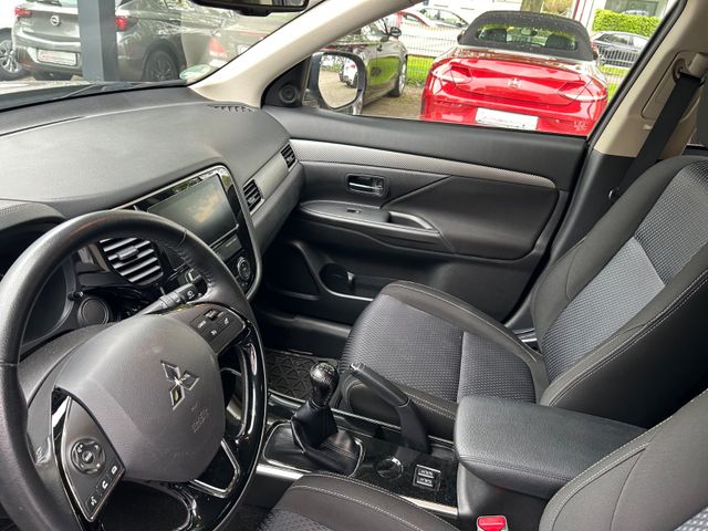 Fahrzeugabbildung Mitsubishi Outlander Edition 100+CarPlay+SHZ+Kamera+1.Hand