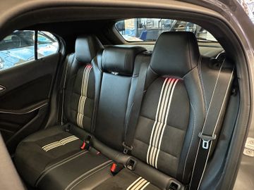 Mercedes-Benz GLA 220 d *4Matic *AHK*AMG*Pano*G Tronic*