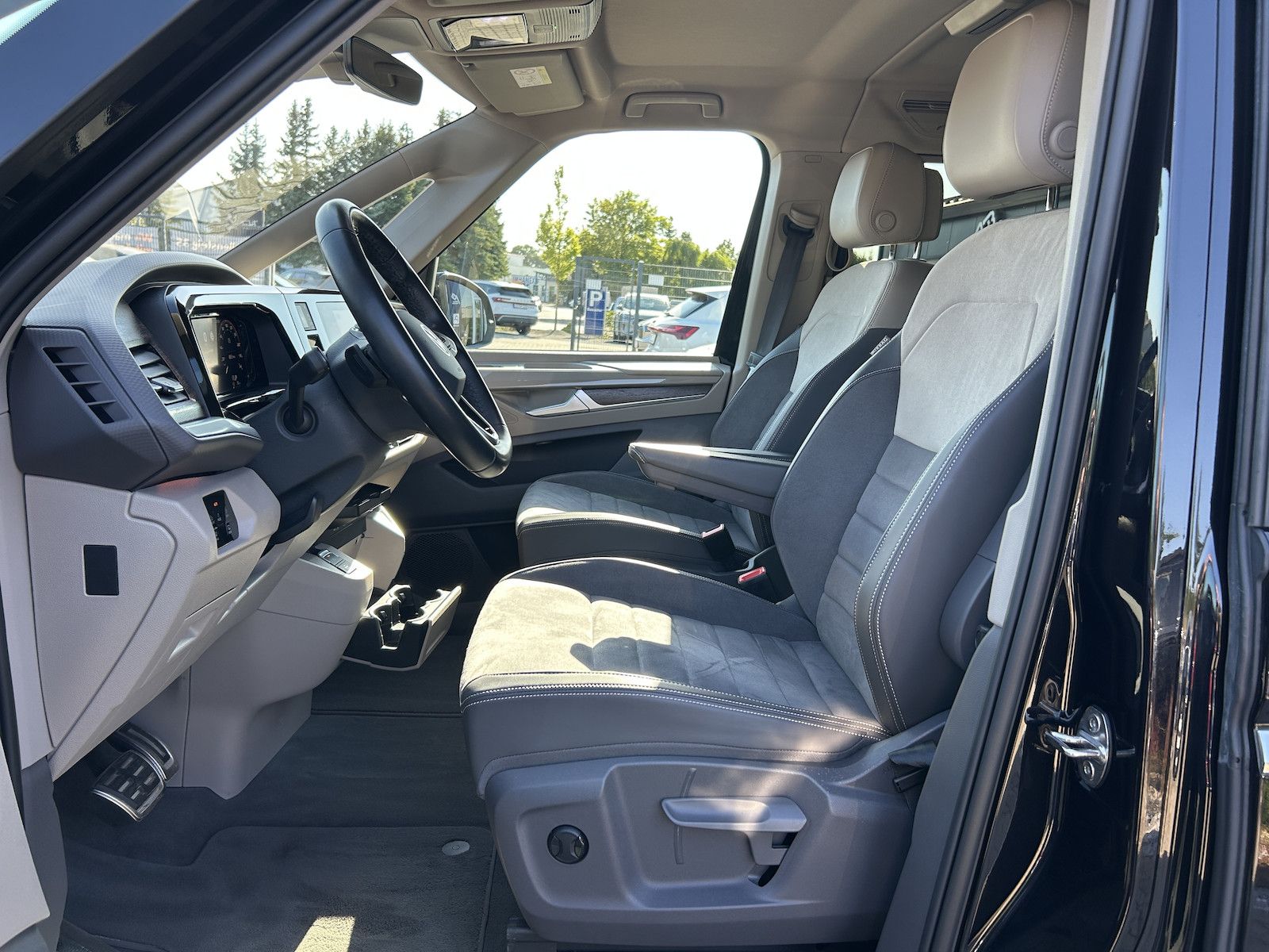 Volkswagen T7 Multivan 2.0 TDI DSG Style lang AHK Kamera foto 10